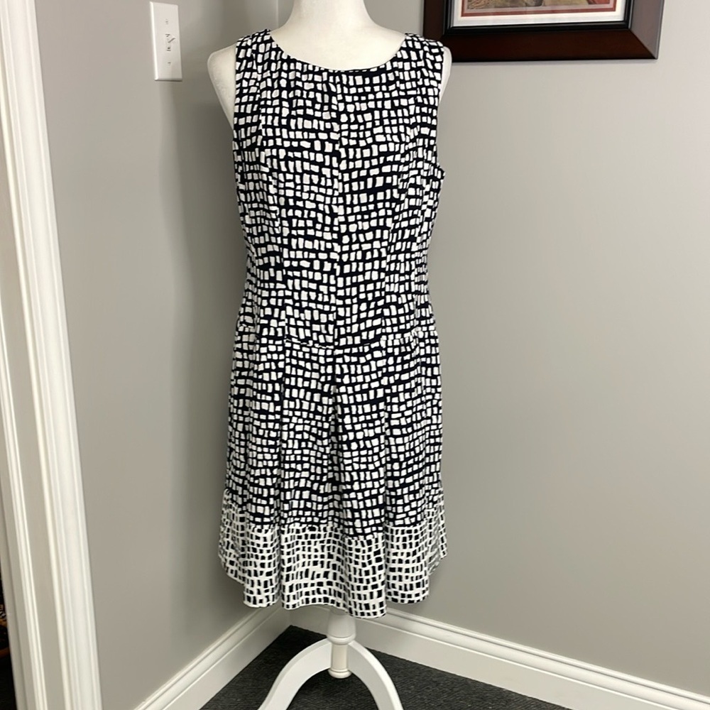 Lauren Ralph Lauren Black and White Geometric Sleeveless Shift Dress